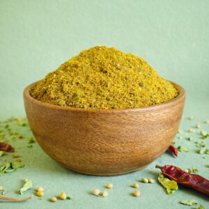 munagaku karam podi in a wooden bowl